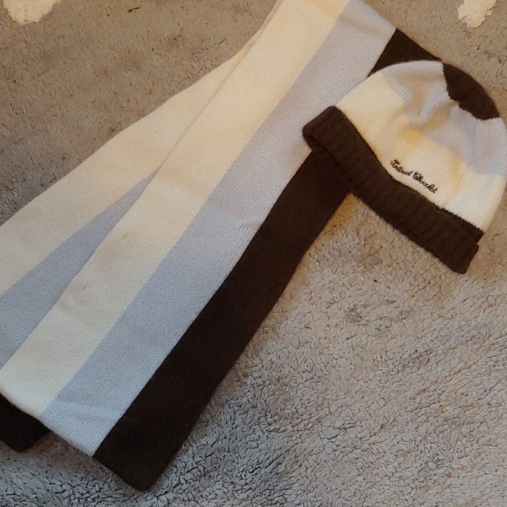 Baby hat and scarve set